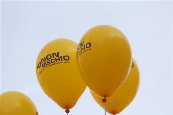 “Io non rischio – Buone pratiche di protezione civile”, l’Agenzia provinciale per la Protezione civile organizza una manifestazione incentrata Per sensibilizzare sull'importanza del ruolo attivo dei cittadini nel sistema di Protezione civile, sul rischio alluvione, sui piani delle zone di pericolo e sui piani di protezione civile, azione "Io non rischio" il 24 ottobre in piazza Municipio a Bolzano. (Foto: ASP/Maja Clara)