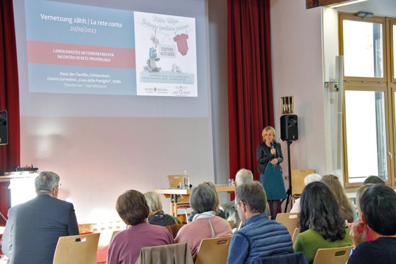 Die Frühen Hilfen zeigen Perspektiven und den Mehrwert von vernetztem Arbeiten auf, hob Sozial- und Familienlandesrätin Waltraud Deeg hervor. (Foto: LPA/Greta Stuefer) 