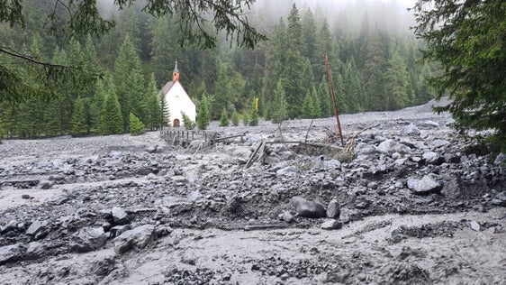 Nelle ultime ore si sono verificate diverse colate detritiche (Foto: ASP/Ufficio Sistemazione bacini montani ovest)