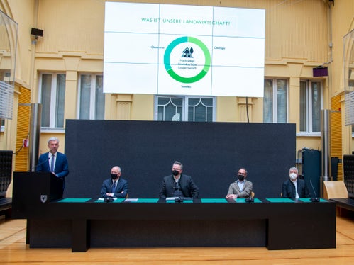 Da sx: Schuler, Tiefenthaler (Bauernbund), Reinalter (Federazione latterie Alto Adige), Kofler (Consorzio vini)&nbsp;e Kössler (Consorzio mela IGP). (Foto: ASP/Fabio Brucculeri)