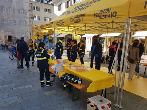 La giornata informativa Alluvioni a San Candido è stata organizzata e co-promossa dall'Agenzia per la Protezione Civile con il Comune di San Candido, nell'ambito della campagna di sensibilizzazione Io non rischio, promossa della Protezione Civile italiana. (Foto: ASP/Gnews)