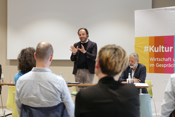Landesrat Philip Achammer bei der Veranstaltung #Kulturperspektiven gestern in Brixen (Foto: LPA/Peter Natter)