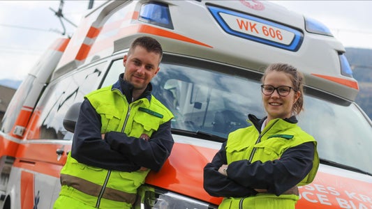 Die Landesregierung hat heute die Planung der freiwilligen Dienste für 2024 genehmigt, auf deren Grundlage auch heuer 150 Stellen im Landeszivildienst geschaffen und finanziert werden, besonders viele davon bei der Rettungsorganisation Weißes Kreuz. (Foto: Weißes Kreuz)