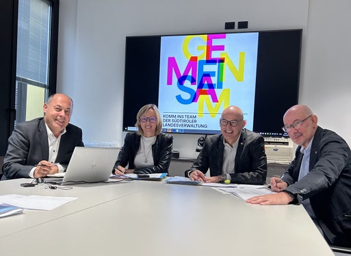 Zufrieden mit der erstmaligen Abhaltung des Personalwettbewerbs (von links): Abteilungsdirektor Albrecht Matzneller, Personallandesrätin Magdalena Amhof, Ressortdirektor Günther Burger und Amtsdirektor Maurizio Pacchiani. (Foto: LPA/Anna Künig)