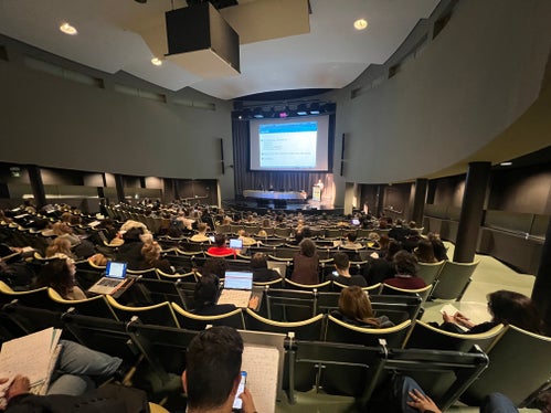 Saper ascoltare attivamente i pensieri e le emozioni altrui, cooperare, comunicare nel rispetto delle opinioni diverse dalle proprie. A Bolzano si è tenuto un convegno organizzato dalla Direzione Istruzione e Formazione italiana per il personale docente. (Foto: USP/Direzione Istruzione e Formazione italiana/Valentina Failo)