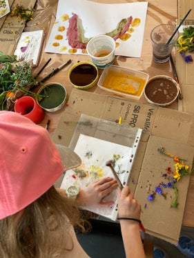 Auch für Kinder gibt es in den Naturparkhäusern ein abwechslungsreiches Programm in den Kinderwerkstätten. (Foto: LPA/Landesamt für Natur/Sarah Hofmann)