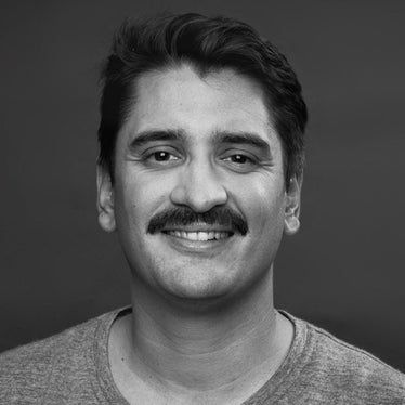 Online-Redakteur und Autor Benjamin Knödler hat gemeinsam mit seiner Mutter Christine ein Jugendsachbuch herausgegeben. (Foto: Roman Beesch)