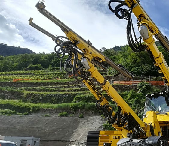 An der Baustelle für die Umfahrung von Kastelbell und Galsaun gehen die Arbeiten weiter. (Foto: LPA/Angelika Schrott)