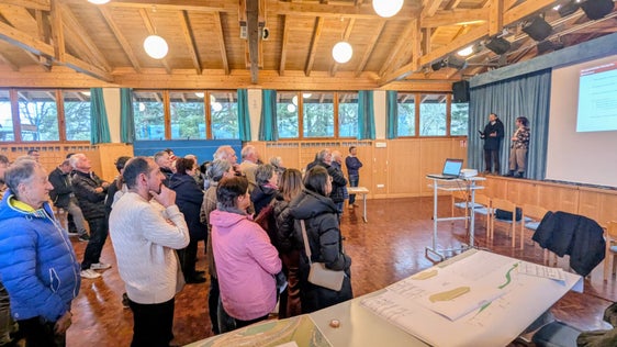 Am Donnerstagnachmittag, 26. März, fand der Informationstag zur Umfahrung von Mauls in der Gemeinde Freienfeld statt, an dem über 100 Bürgerinnen und Bürger teilnahmen. (Foto: USP/Ingo Dejaco)
