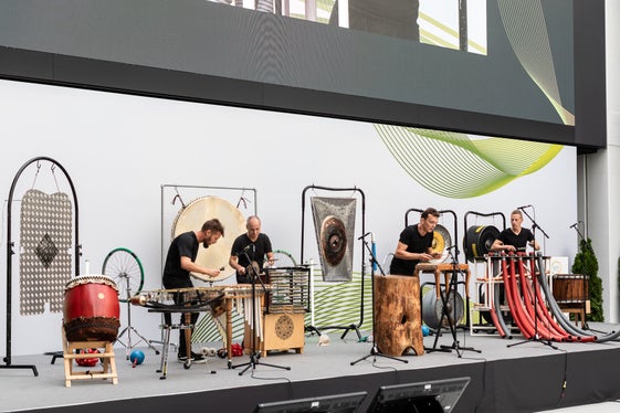 Live act von Max Castlunger und der Upcycling Music Band (Foto: LPA/Luca Guadagnini)