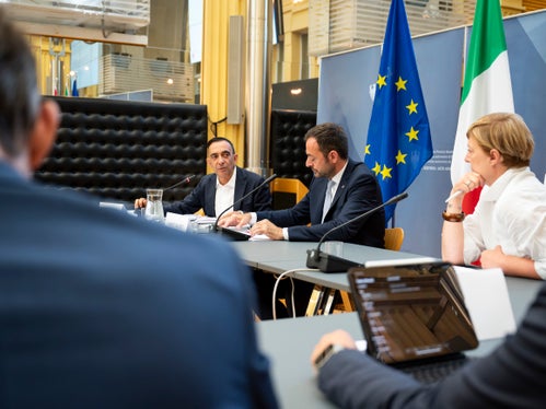 Una piattaforma rivolta al presente e al futuro economico dell'Alto Adige. Nella foto (da sinistra), il direttore del Dipartimento Cultura italiana e Sviluppo economico Antonio Lampis, il vicepresidente Marco Galateo e la direttrice della Ripartizione Sviluppo economico, Manuela Defant. (Foto: USP/Fabio Brucculeri)