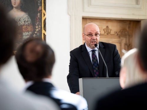 Der Direktor des Landesarchivs Gustav Pfeifer bezeichnete den Bestand des Alexander-Langer-Archivs als bedeutendsten Zuwachs des Archivs des Jahres. (Foto: LPA/Fabio Brucculeri) 