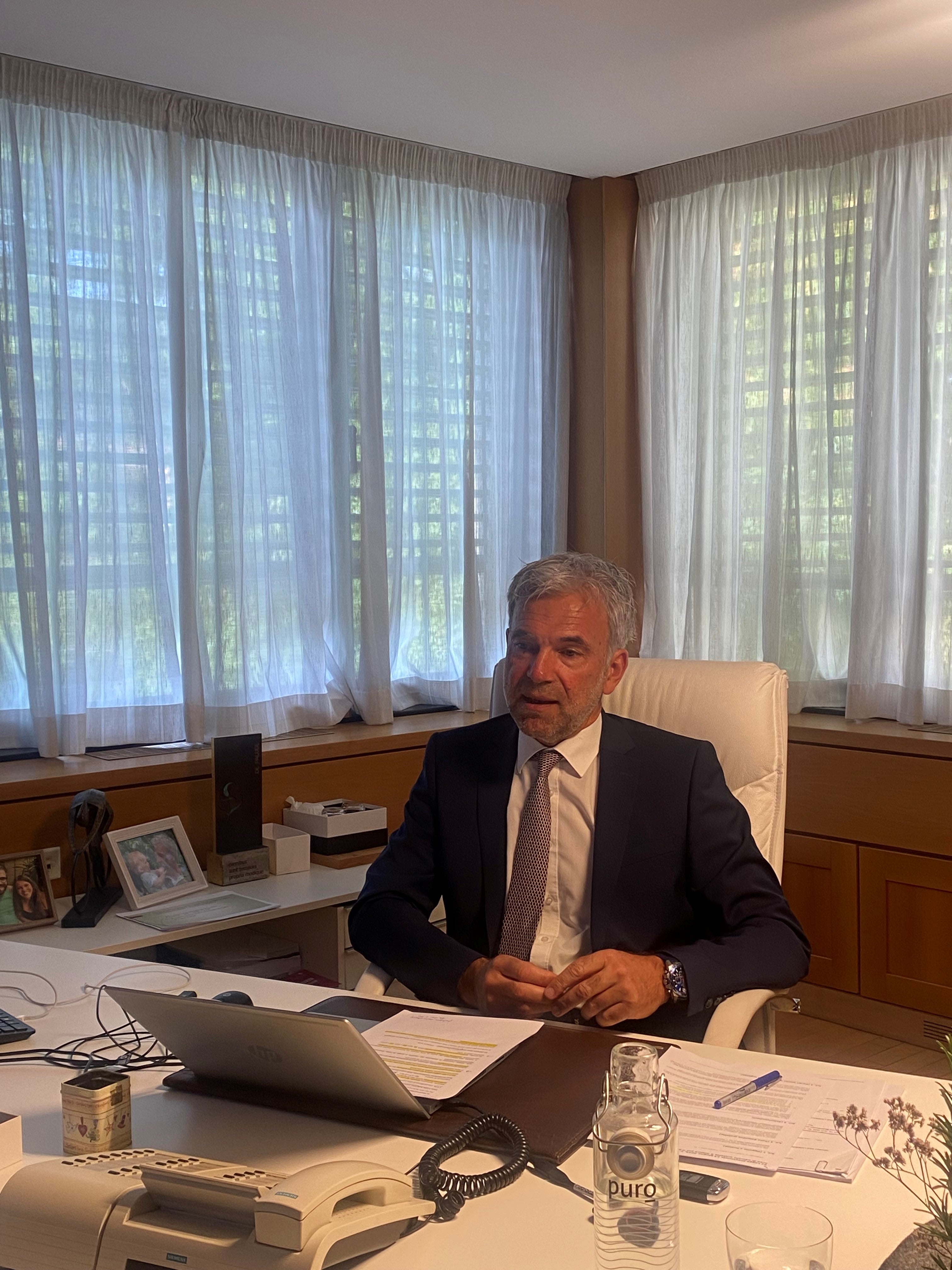 L'assessore provinciale Schuler nel corso dell'audizione della Commissione Agricoltura della Camera dei deputati tenutasi online. (Foto: ASP/Noemi Prinoth)