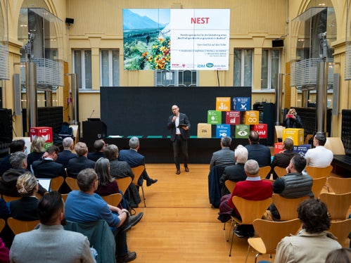 Im Zentrum steht eine bessere Abstimmung von Angebot und Nachfrage entlang der gesamten Wertschöpfungskette. Voraussetzung dafür ist eine enge Zusammenarbeit zwischen Landwirtschaft, Verarbeitung, Großhandel und Gastronomie sowie passende Bedingungen. Im Bild: Klaus Egger, Sonderbeauftragter für Nachhaltigkeit. (Foto: LPA/Fabio Brucculeri)