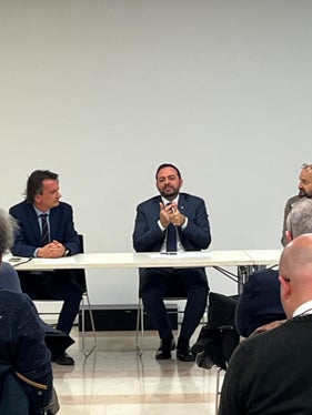 Da sinistra il sovrintendente scolastico Vincenzo Gullotta, l'assessore provinciale all'Istruzione Marco Galateo e il direttore dell'Ufficio politiche giovanili Claudio Andolfo (Foto: USP)