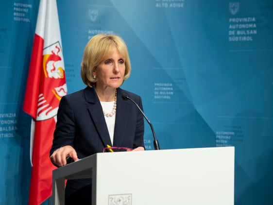 L'assessora Deeg nel corso della conferenza stampa odierna (Foto: ASP/F. Brucculeri)