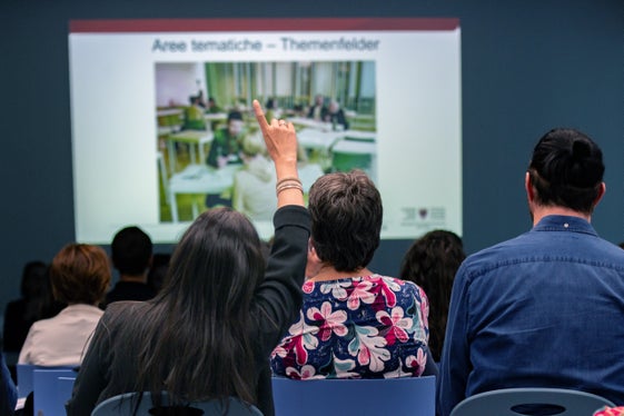 Mercoledì 26 febbraio 2025, nella sede del Servizio esami in via Alto Adige 50, a Bolzano, si terrà il prossimo appuntamento con la “Giornata del bilinguismo” (Foto: USP/Greta Stuefer)