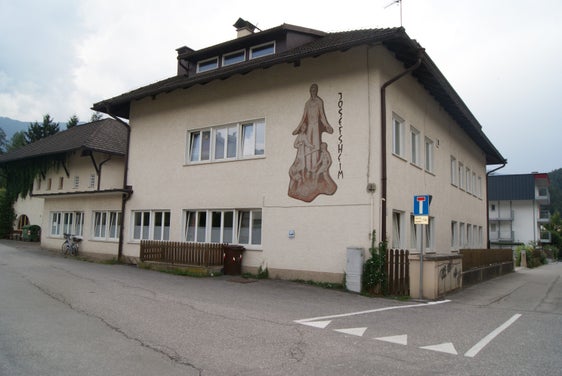 Das Josefsheim in Bruneck wird unentgeltlich an die Bezirksgemeinschaft Pustertal übertragen. Diesen Beschluss hat die Landesregierung am 24. Oktober gefasst. (Foto: LPA/Archiv Abteilung Vermögen)