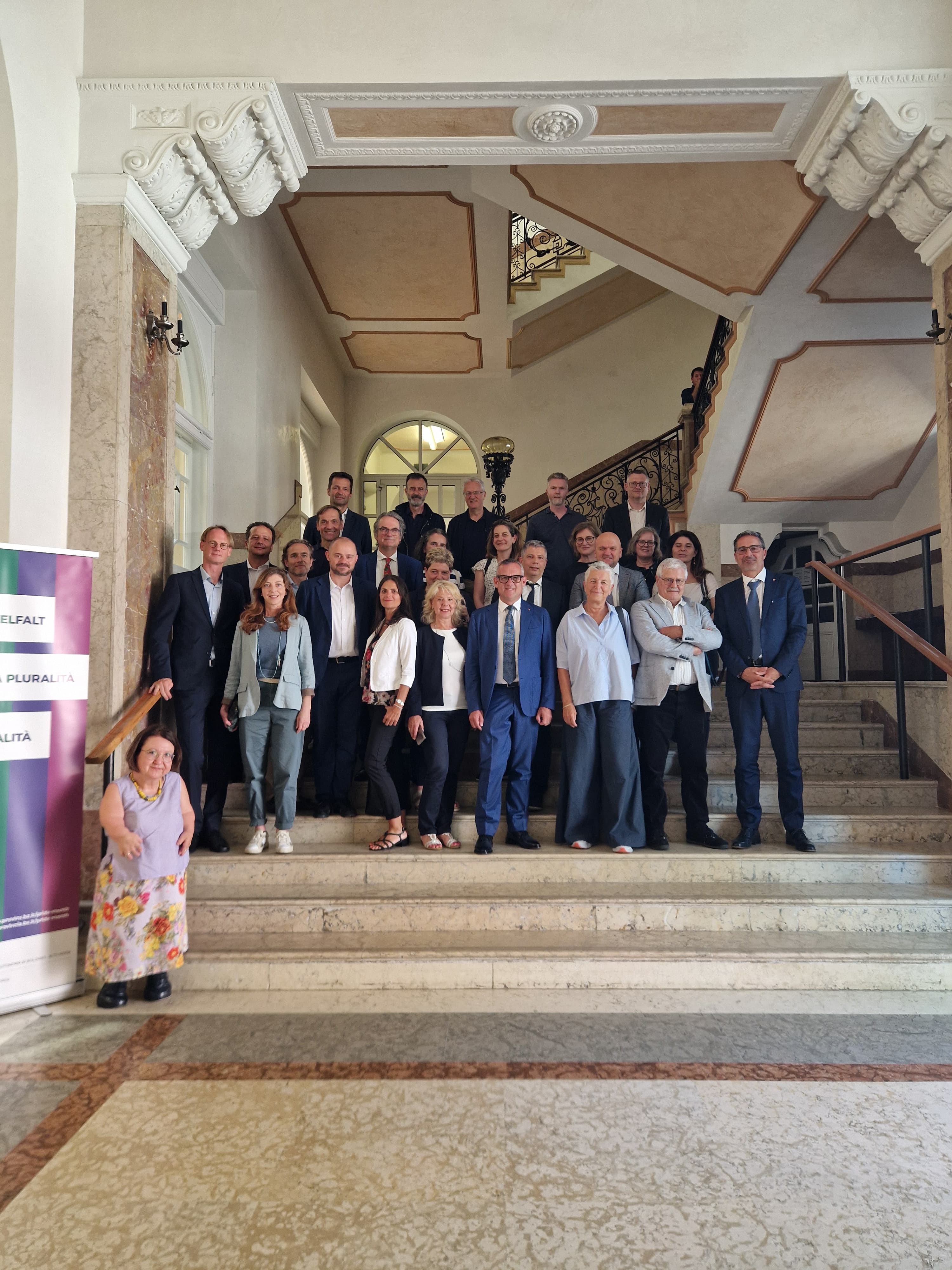 Der neue Technische Landesbeirat bei seiner ersten Zusammenkunft in der laufenden Legislatur gemeinsam mit Landeshauptmann Arno Kompatscher (1.v.r.) und Landesrat Christian Bianchi (4.v.r.).  (Foto: LPA/Gianluca Crocco)