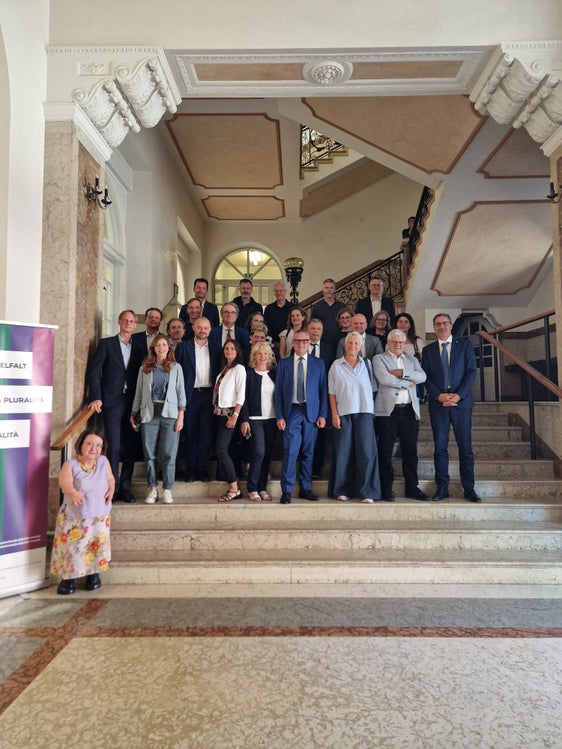 Der neue Technische Landesbeirat bei seiner ersten Zusammenkunft in der laufenden Legislatur gemeinsam mit Landeshauptmann Arno Kompatscher (1.v.r.) und Landesrat Christian Bianchi (4.v.r.).  (Foto: LPA/Gianluca Crocco)