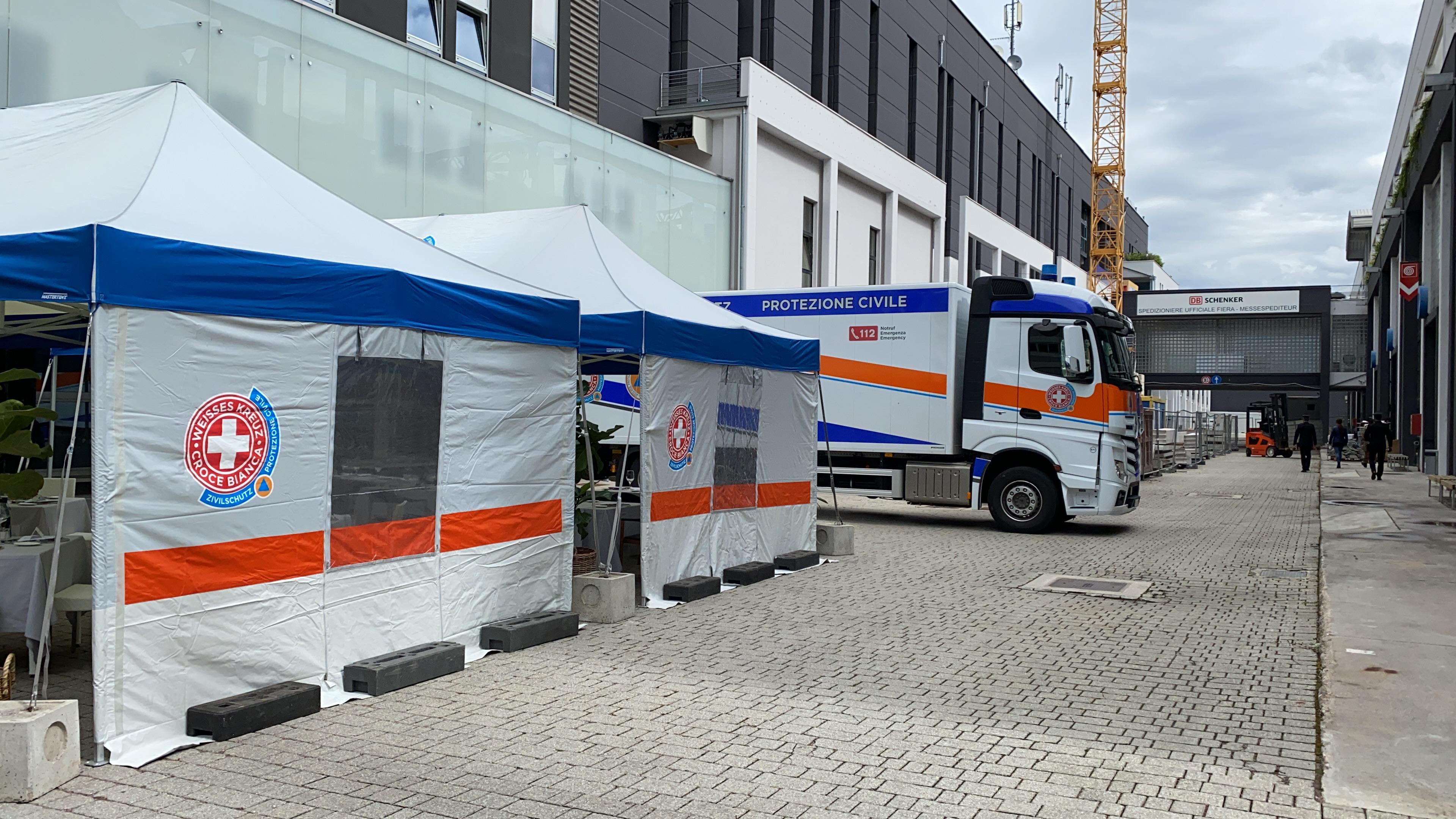 Zwei Faltzelte dieser Art wird die Sektion Zivilschutz im Weißen Kreuz dem Gefängnis in Bozen zur Verfügung stellen. (Foto: LPA/Sektion Zivilschutz im Weißen Kreuz)