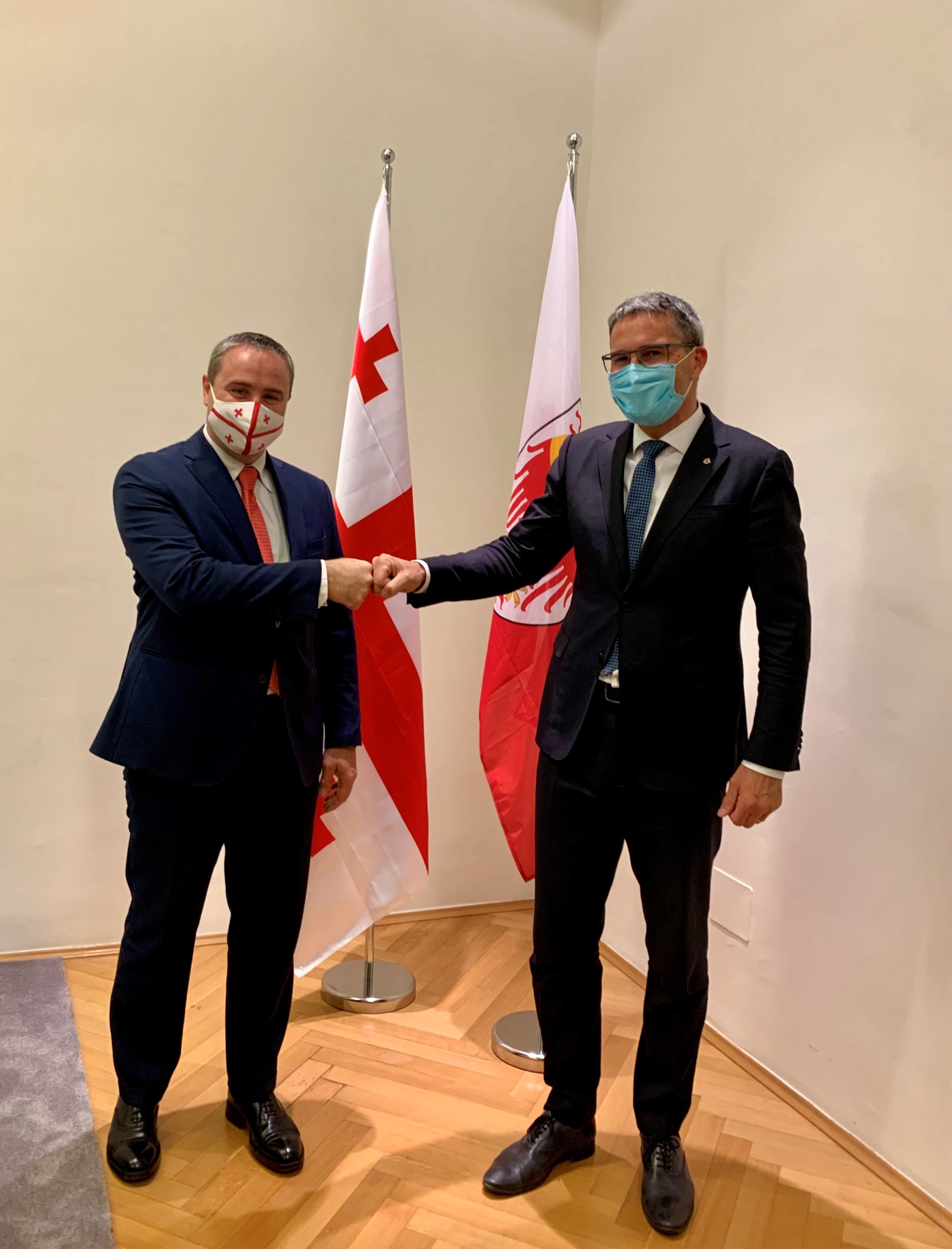 L'ambasciatore della Georgia in Italia Konstantine Surguladze (a sx) col presidente della Provincia Arno Kompatscher. (Foto ASP/Elisabeth Augustin)