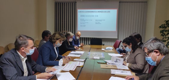 Sulla gestione del Parco nazionale dello Stelvio incontro a Roma: a sx, il direttore di dipartimento Weber, l'assessora Hochgruber Kuenzer, l'on. Plangger, il sindaco di Martello Altsätter, Parolo, presidente uscente Comitato di coordinamento e indirizzo; a dx il direttore generale Maturani, la sottosegretaria Fontana. (Foto: ASP/Marcella Morandini)