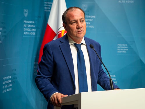 LR Vettorato verwies auf die enge Zusammenarbeit mit Terna und die gelungene Einbeziehung von Gemeinden und Bürgerinnen und Bürgern bei der Planung des Vorhabens. (Foto: LPA/Fabio Brucculeri)