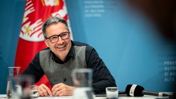 Sostenibilità significa garantire il futuro: “Non si tratta di salvare il mondo, ma di proteggere i fondamenti della nostra esistenza e prepararci alle sfide future”, ha detto Kompatscher.  (Foto: USP/Fabio Brucculeri)