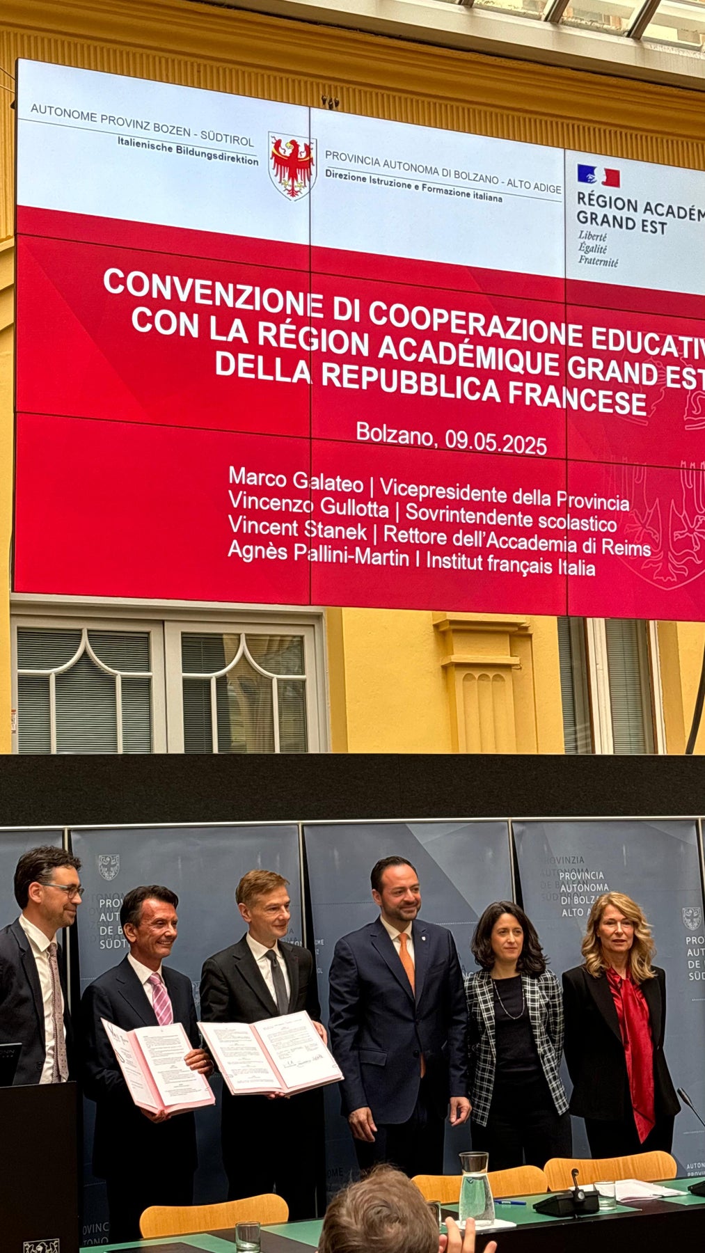 Da sinistra Thibaut Triqueneaux, consigliere per le relazioni internazionali del rettore Stanek, il sovrintendente scolastico Vincenzo Gullotta, il rettore dell'Académie de Reims Vincent Stanek, Agnes Pallini-Martin dell'Istitut français Italia e l'ispettrice scolastica Verena Mitterer. (Foto: USP/Claudio Degasperi)