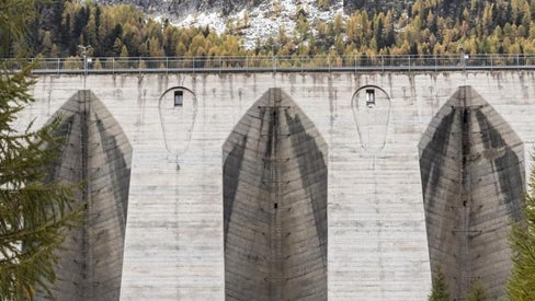 Die Landesregierung hat den Dreijahresplan für die Umweltausgleichsmaßnahmen für das Kraftwerk in Laas gutgeheißen. Insgesamt 3,8 Millionen Euro werden von Land, Ufergemeinden und dem Konzessionsinhaber investiert. (Foto: Alperia)