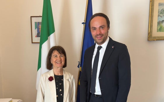 Landesrat Philipp Achammer hat beim Treffen mit Familienministerin Eugenia Roccella über Möglichkeiten, Kinder besser vor digitalen Gefahren zu schützen, gesprochen. (Foto: LPA/René Ploner)