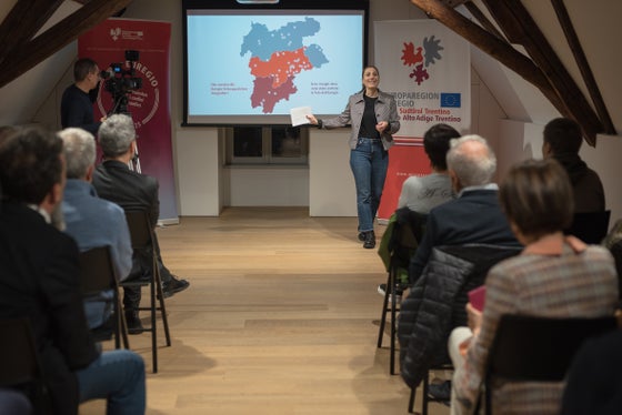 Zeche de nuef dl calënder ie che sun na cherta geografica vëniel mustrà ulà avisa che duta la fotografies ie unides fates. (Foto: USP/Patrizia Corriero)