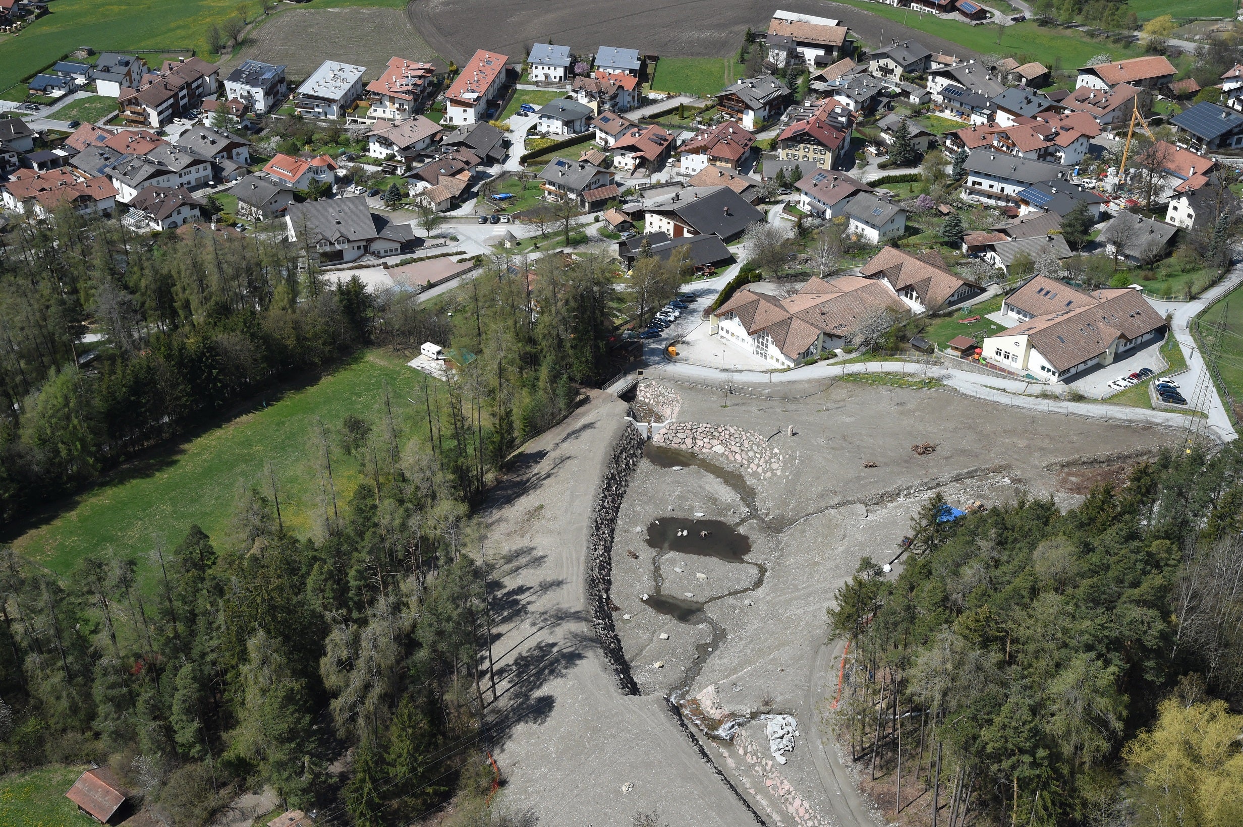Neues Auffangbecken bei Trens (im Bild): Das Landesamt für Wildbachverbauung Nord nimmt die Arbeiten zum höheren Hochwasserschutz nun wieder auf. (Foto: LPA/Amt für Wildbach- und Lawinenverbauung Nord)