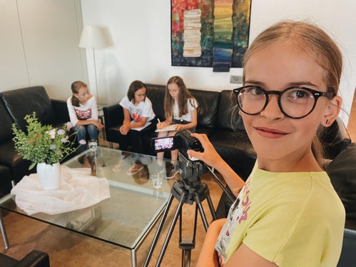 Petra, Marie, Sophia und Julia besuchten den Schreibworkshop (Foto: LPA/Heidi Troi)