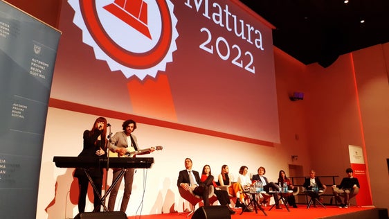 Un momento della serata-evento dedicata alle eccellenze della scuola altoatesina premiate oggi (29 dicembre) presso il Meeting & Event Center del Four Points Sheraton di Bolzano. Nella foto (primo da sinistra) il presidente Kompatscher. (Foto: ASP/Guido Steinegger)