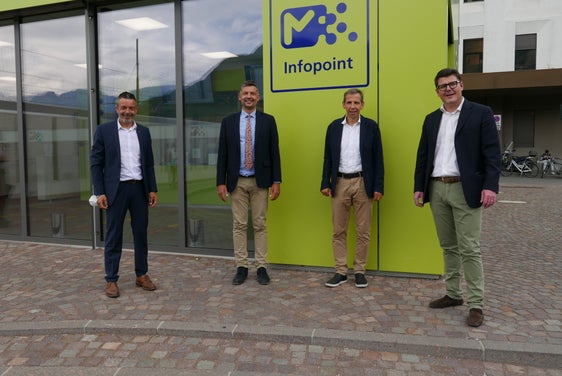 STA-Direktor Joachim Dejaco (v.l.) und Mobilitätslandesrat Daniel Alfreider mit dem neuen und scheidenden STA-Präsidenten, Martin Fill und Martin Ausserdorfer (Foto: LPA/STA/Margit Perathoner)