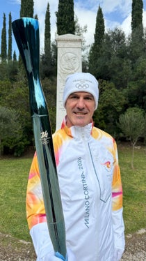 Der zweifache Olympiasieger Armin Zöggeler sprach von seiner Aufregung an diesem ganz besonderen Tag. 2006 war ich Fahnenträger der italienischen Mannschaft bei der Abschlussfeier der Olympischen Winterspiele in Turin. Jetzt durfte ich die besondere olympische Atmosphäre erneut aus nächster Nähe erleben. (Foto: LPA)