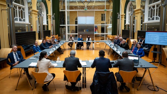 Kapazitätsgrenzen sollte durch Abstimmung und Steuerung gemeinsam begegnet werden, hieß es beim Treffen der Vertreter von Land, Wirtschaft und Transportwesen. (Foto: LPA/Fabio Brucculeri)