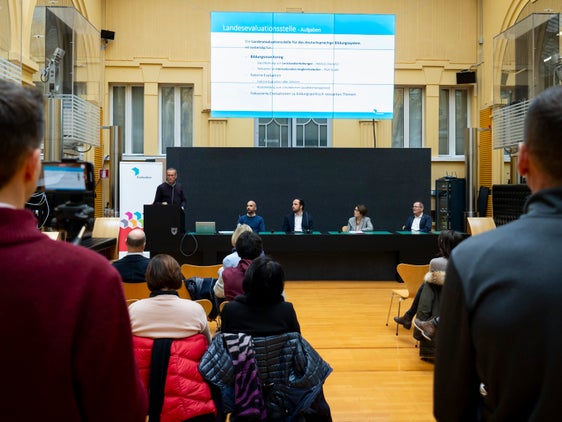 Il Servizio provinciale di valutazione per l’istruzione e la formazione in lingua tedesca ha presentato, oggi (6 dicembre), i risultati delle rilevazioni Invalsi e PISA. (Foto: ASP/Fabio Brucculeri)