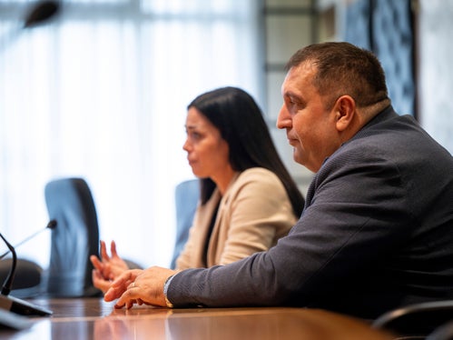 Roberta Bifolchetti e Maurizio La Porta dell'Organizzazione Sindacale Autonoma Polizia Penitenziaria (OSAPP) hanno descritto la difficile situazione lavorativa nel carcere di Bolzano. (Foto: USP/Fabio Brucculeri)