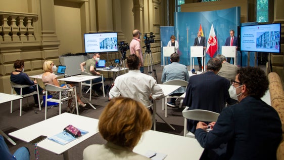 Der 17. Mai 2022 markiert das Ende des Corona-Ausnahmezustands: Erstmals wieder eine Pressekonferenz der Landesregierung in Präsenz. (Foto: LPA/Fabio Brucculeri)