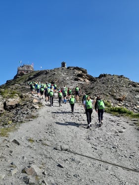 Nel corso del campo sportivo, i giovani dell'Euregio partecipano anche a diverse escursioni (Foto: Euregio)