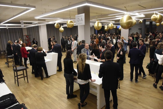 Un momento della serata-evento dedicata alle eccellenze della scuola altoatesina tenutasi presso il Four Point Sheraton di Bolzano. (Foto: ASP/Hannes Ochsenreiter)