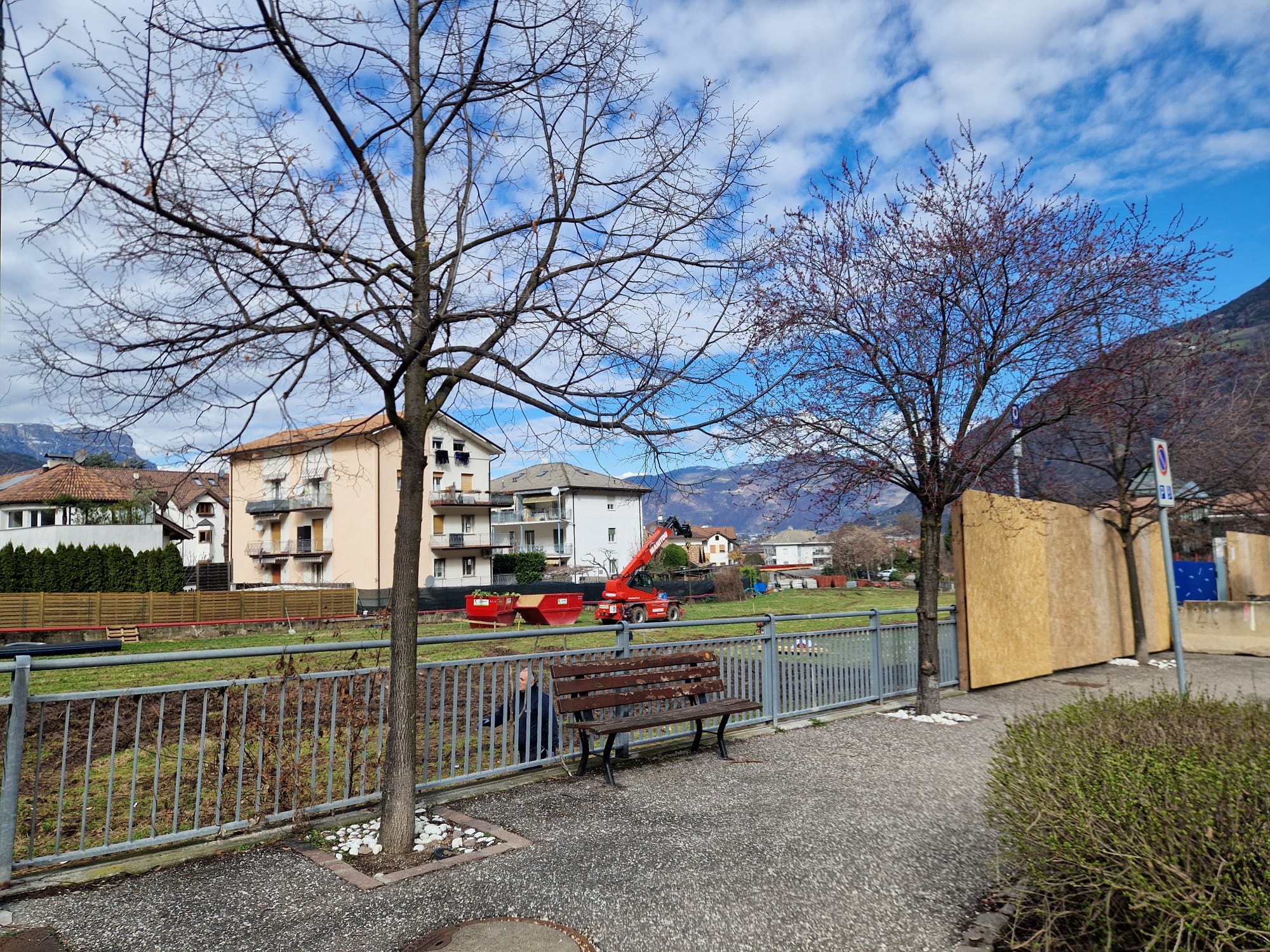I lavori per la costruzione della nuova Casa della comunità di Laives inizieranno nell'autunno 2024. L'edificio sostituirà il Distretto sanitario di Laives, offrendo più servizi di assistenza sanitaria, anche specialistici. (Foto: ASP)