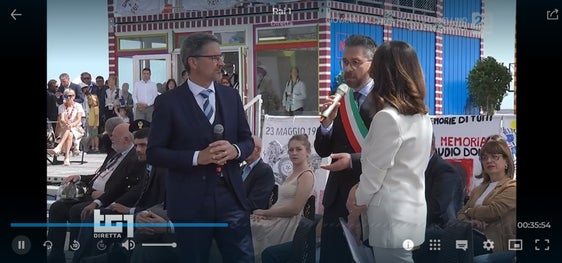 Da sinistra il presidente Kompatscher, il sindaco di Bologna, Matteo Lepore, e la conduttrice Emma D'Aquino (Foto: ASP)