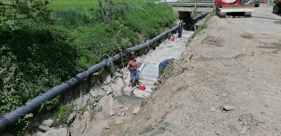 Nelle ultime tre settimane, l'Ufficio sistemazione bacini montani Nord ha effettuato lavori di rinaturalizzazione sul Rio di Giovo, Rio di Racines e sul Rio di Pusteria nel Comune di Racines (Foto: ASP/Ufficio sistemazione bacini montani Nord)