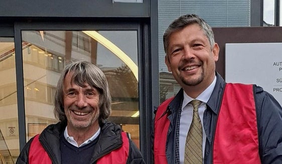 Das Fahrrad zu einem alltäglichen Verkehrsmittel für den Weg zur Arbeit und zur Schule, für Erledigungen und kurze Strecken zu machen, ist das gemeinsame Ziel der Ressorts Infrastrukturen und Mobilität von Landesrat Daniel Alfreider (rechts) sowie Gesundheitsvorsorge und Gesundheit von Landesrat Hubert Messner (links). (Foto: LPA/Ressort Infrastrukturen und Mobilität)