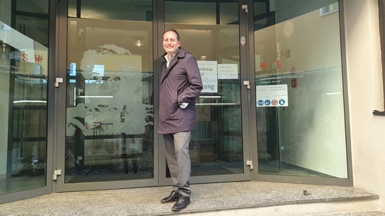 Grünes Licht der Landesregierung zur Erweiterung der Berufsschule für Sozialberufe Hannah Arendt in Bozen auf Vorschlag von LR Bessone (im Bild). (Foto: LPA/Anna Pitarelli)