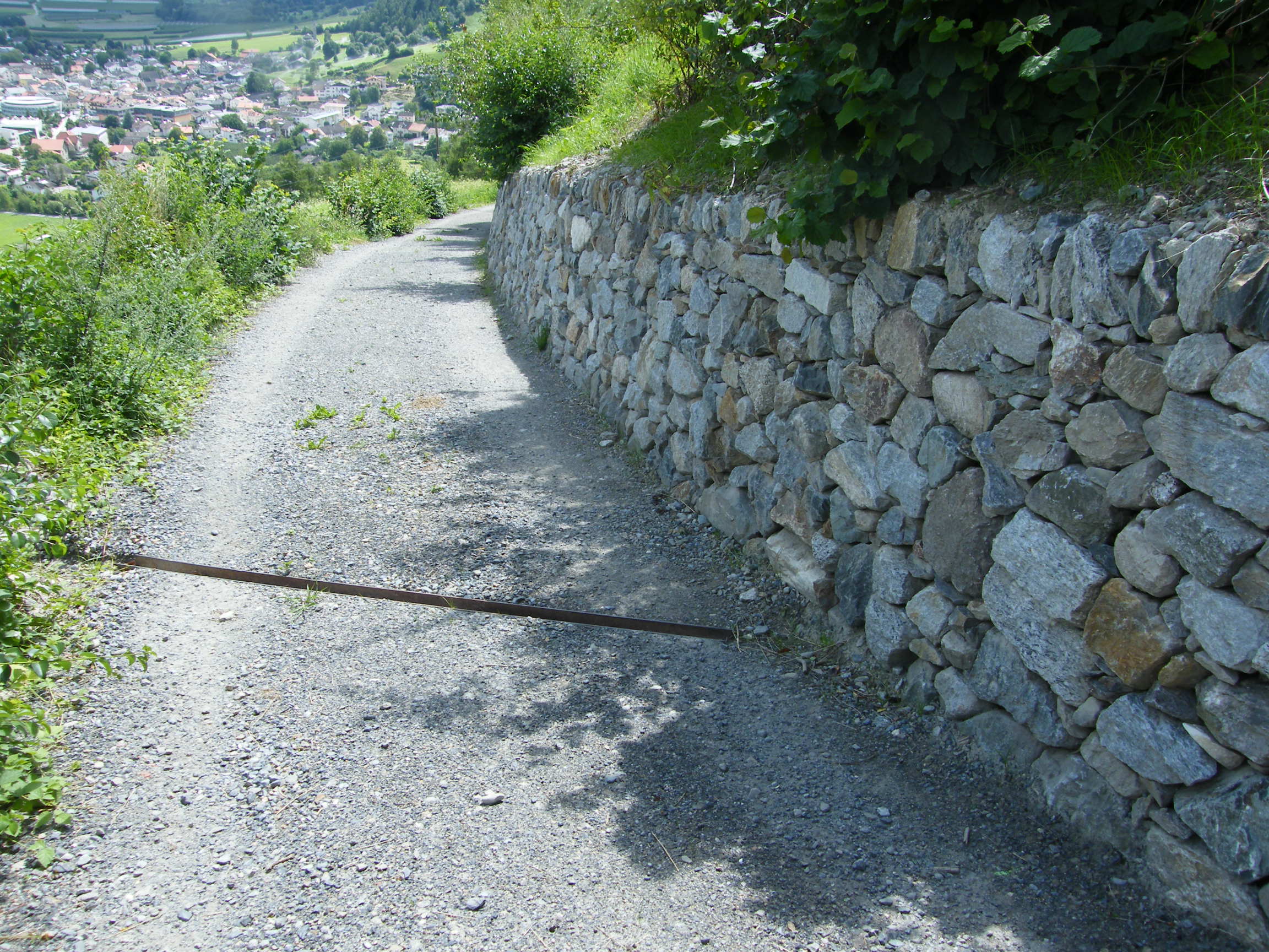 Il ripristino dei muretti a secco su suoli pubblici nel Parco Nazionale dello Stelvio viene finanziato: nella foto, tratti già ripristinati di muretti a secco tra il Mitterhof e il Patzleidhof nel Comune di Prato allo Stelvio. L'accordo in merito è stato approvato nel settembre 2024. (Foto: Hermann Tumler)